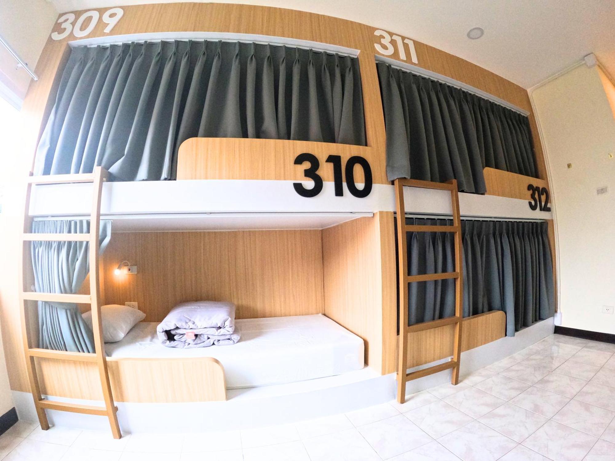 Kpop Hostel Karon エクステリア 写真